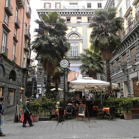 Casa Vacanze Napoli Centro Carmen & Sara Екстериор снимка