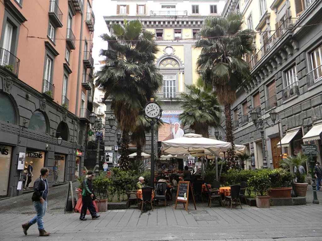 Casa Vacanze Napoli Centro Carmen & Sara Екстериор снимка