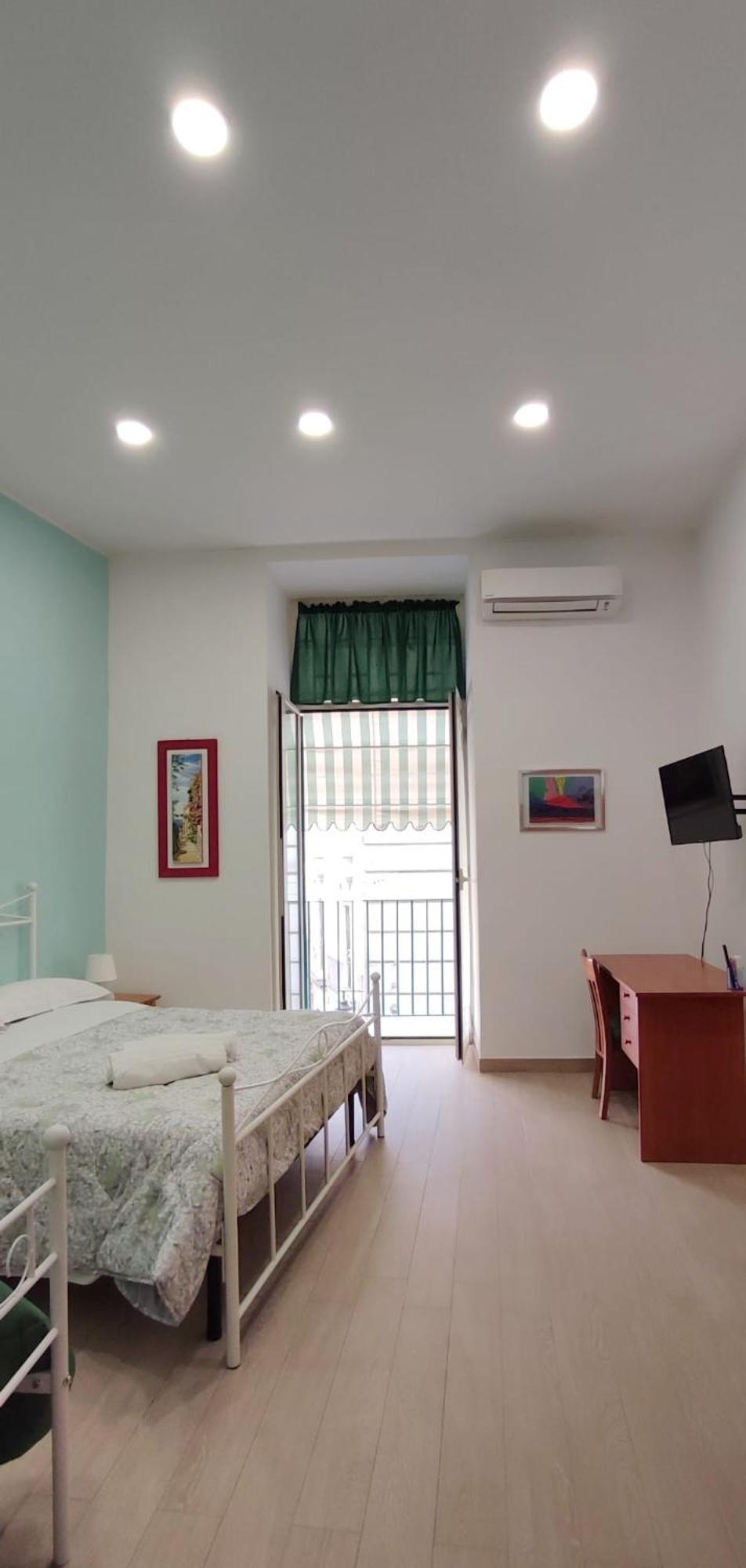 Casa Vacanze Napoli Centro Carmen & Sara Екстериор снимка