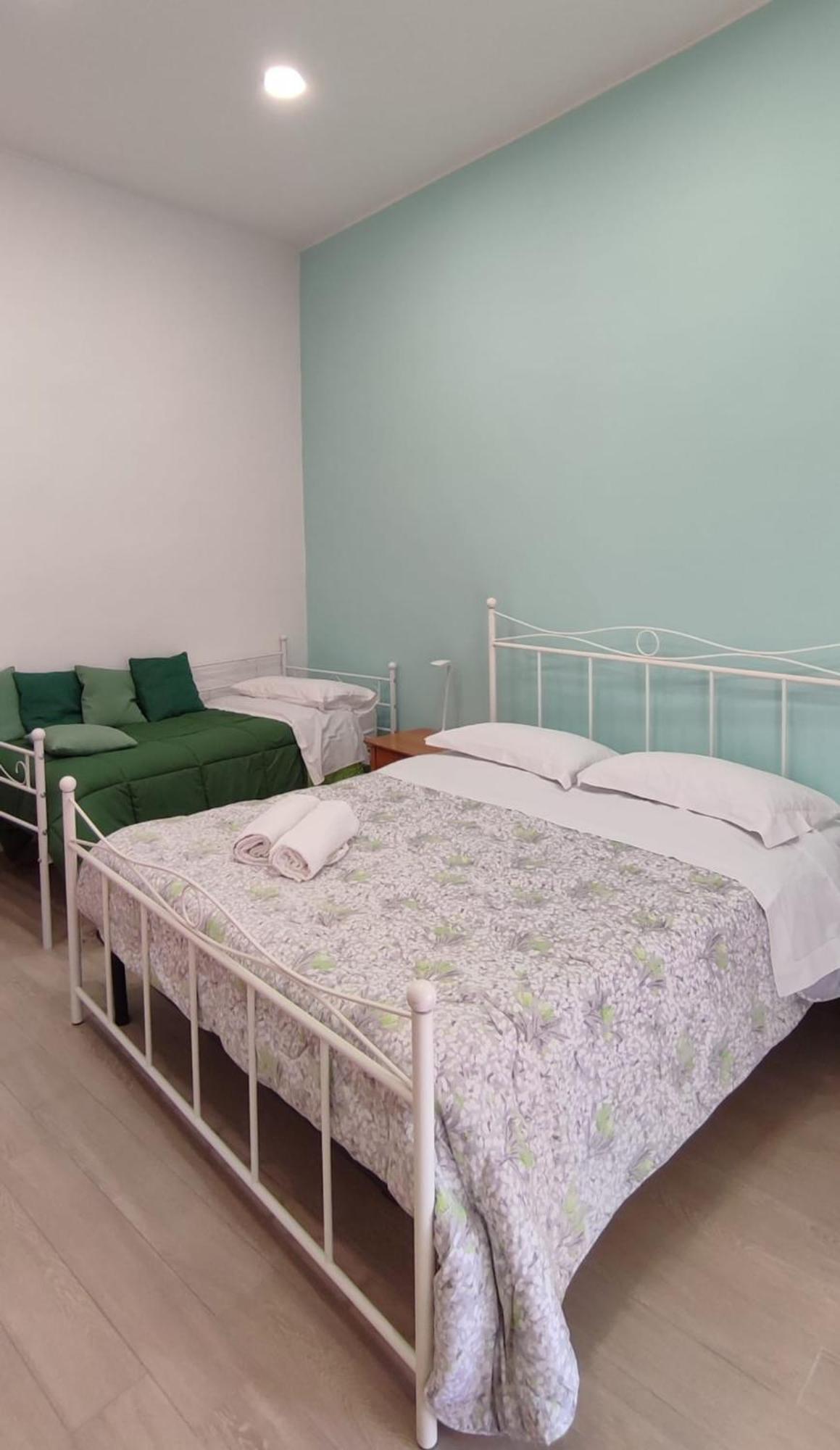 Casa Vacanze Napoli Centro Carmen & Sara Екстериор снимка