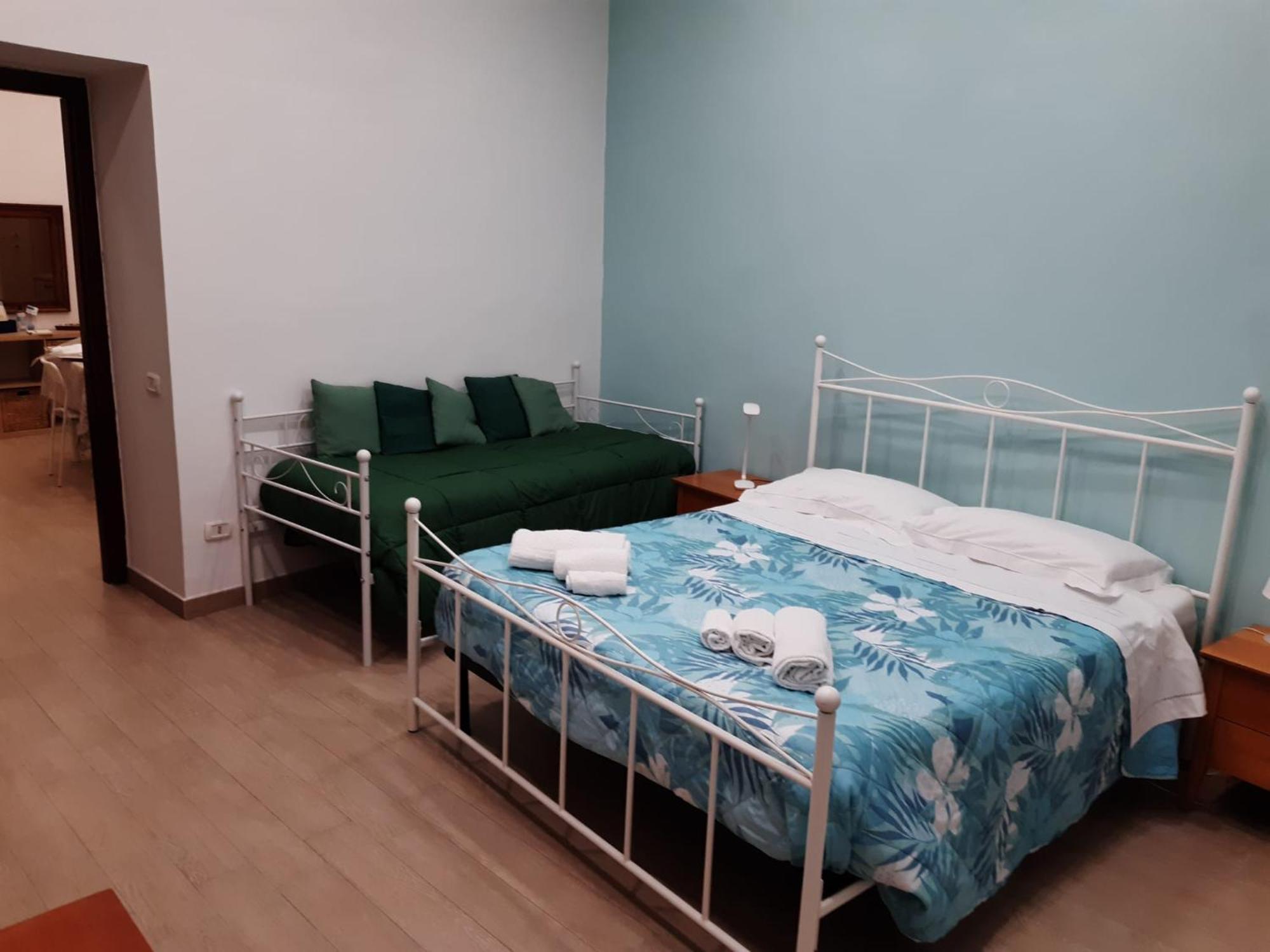 Casa Vacanze Napoli Centro Carmen & Sara Екстериор снимка