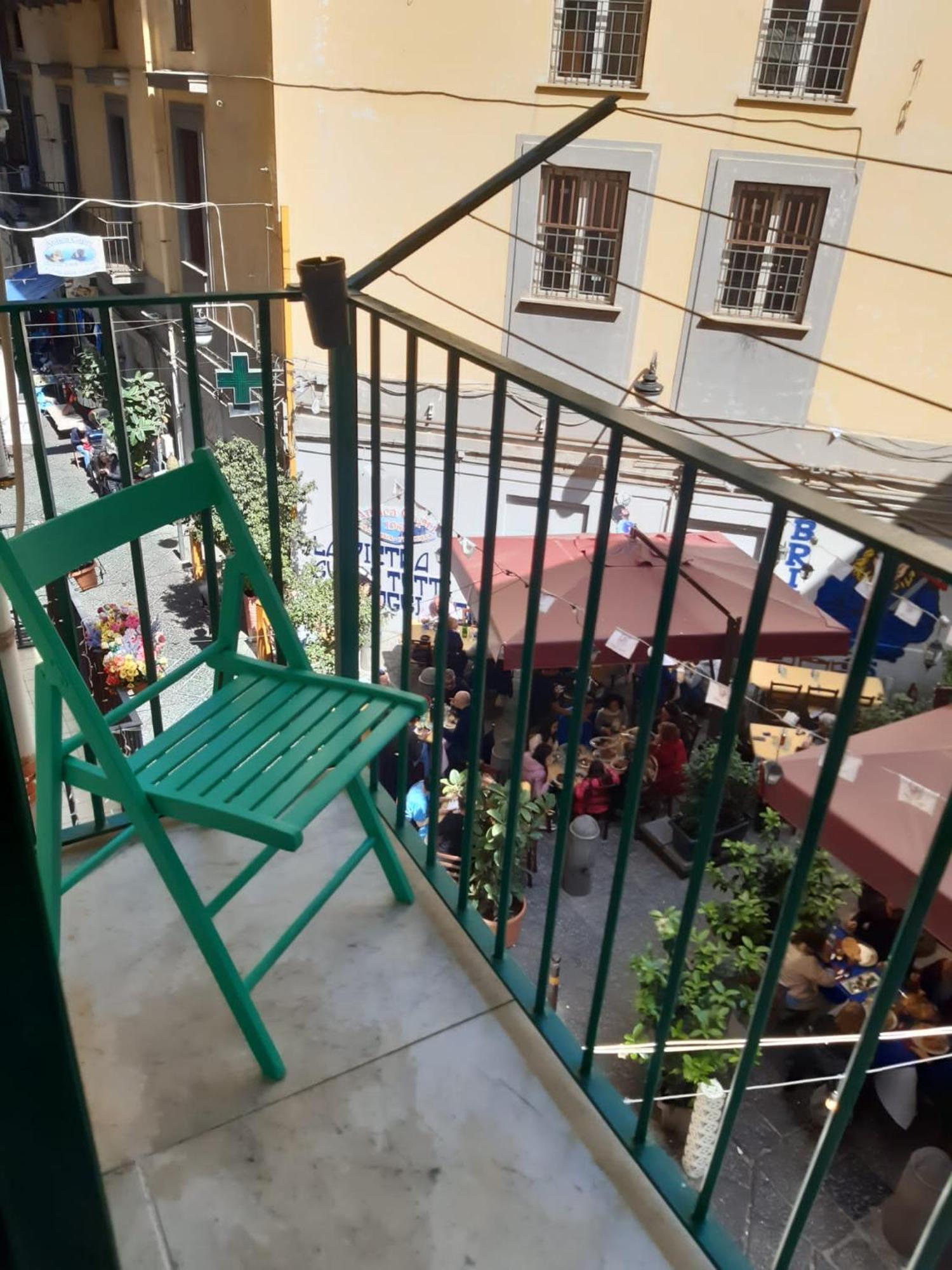 Casa Vacanze Napoli Centro Carmen & Sara Екстериор снимка